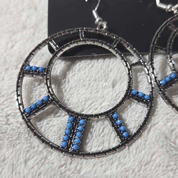 #330 NWT paparazzi blue dangle hoop earrings - Picture 3 of 4